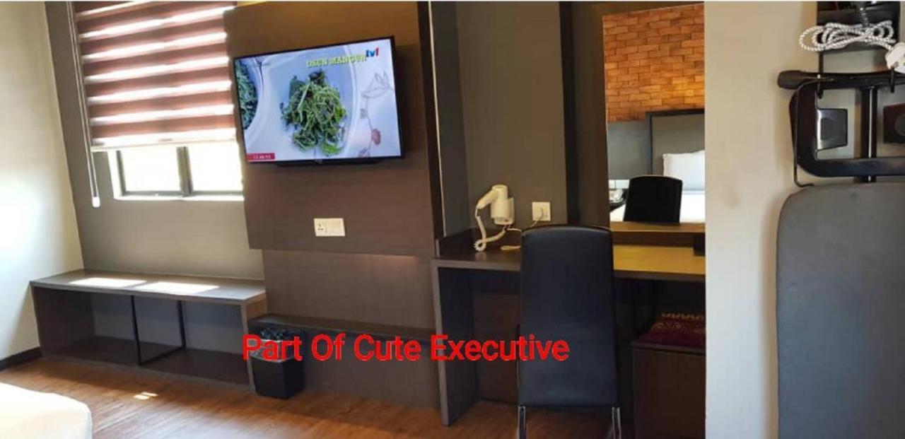 Cute Hotel & Dorms איפוה מראה חיצוני תמונה